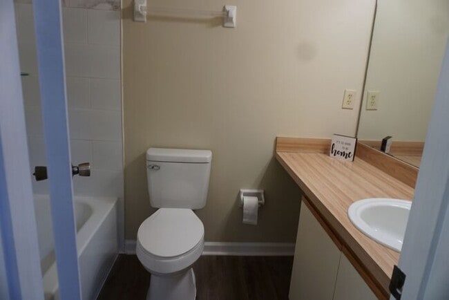 Building Photo - 3/2 Single Story Duplex with Garage