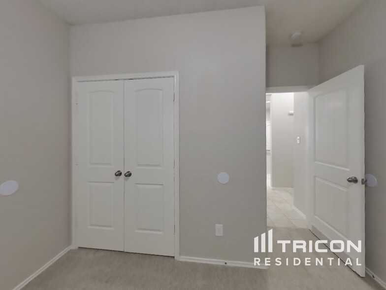 Building Photo - 9047 Kissena Park