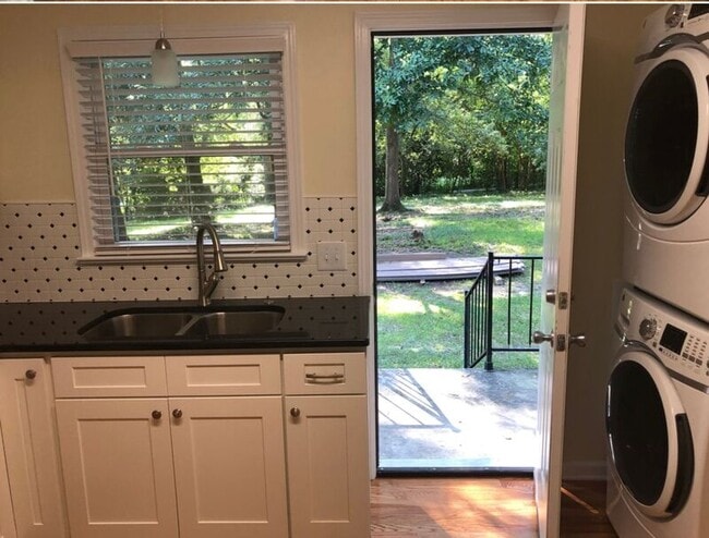 Building Photo - 107 Strode Cir