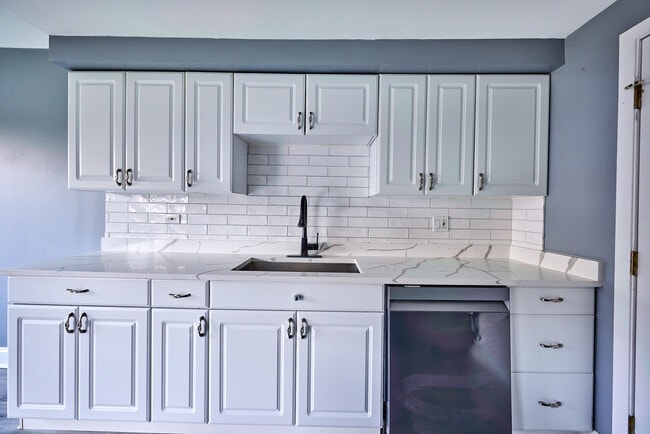 Building Photo - 3724 Merrimac Ln E
