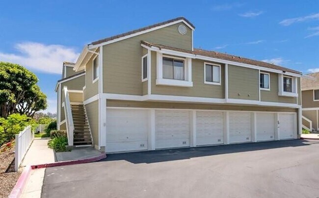 Building Photo - 2 Bedroom, Newly Renovated Beautiful Condo...