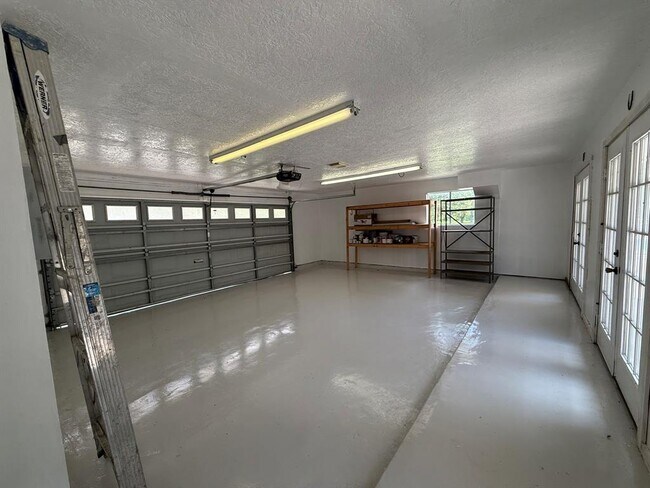 Building Photo - 831 Avenue L