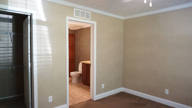 Building Photo - Home in the Lowndes County
