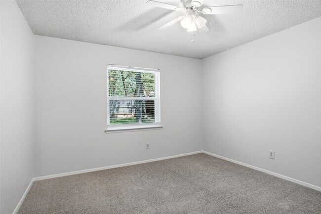 Building Photo - 2958 Columbine Dr