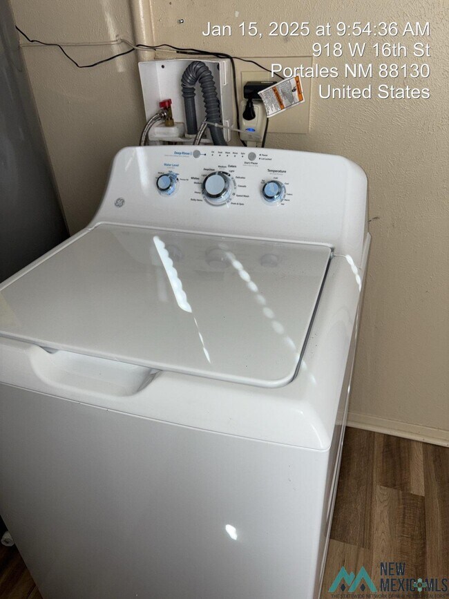 Building Photo - 921 W 16th St