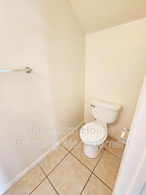 Building Photo - 910 Bourbon St