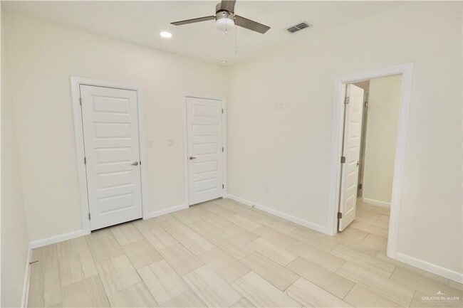 Building Photo - 18 Israel E Ave