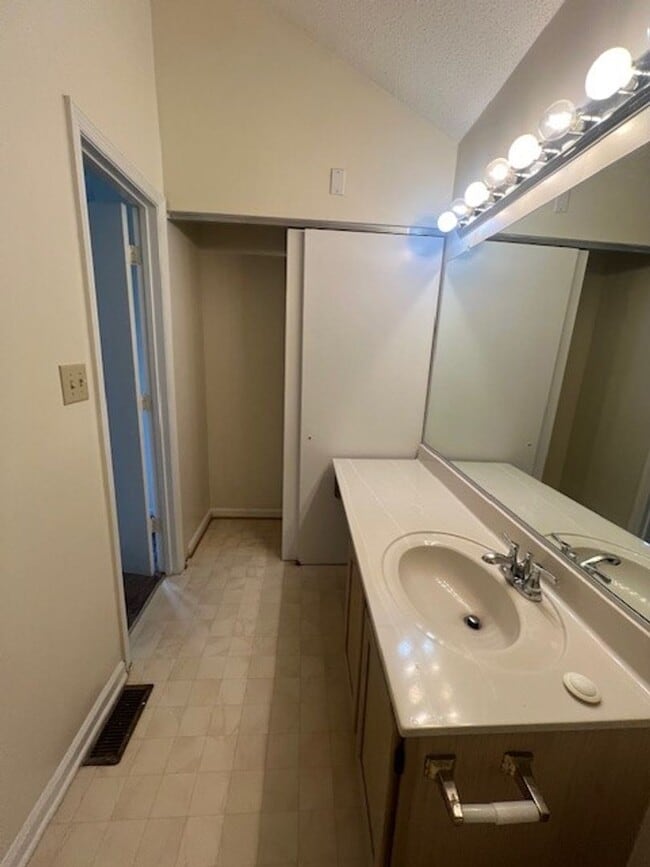 Building Photo - 5 Salt Marsh Quay