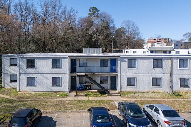 Building Photo - Spacious, affordable two bedroom townhouse just minutes from shopping and dining in Gastonia!