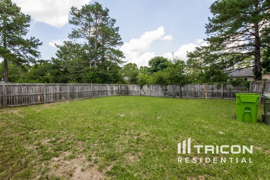Building Photo - 744 N Shadowbrook Dr