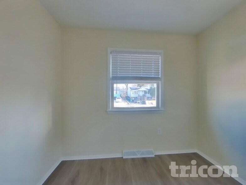 Building Photo - 3109 Lakehurst Ave