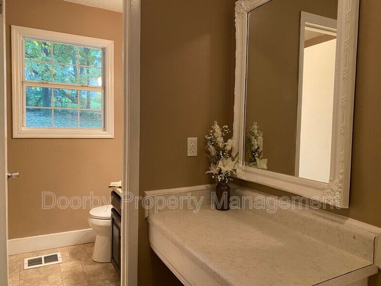 Building Photo - 3916 Blanchard St