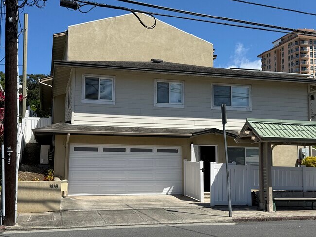 Building Photo - 1518 Thurston Ave