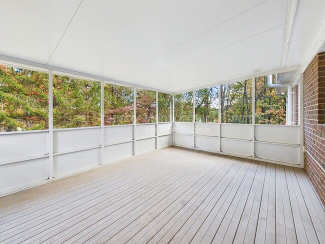 Building Photo - 1233 Pinehurst Rd