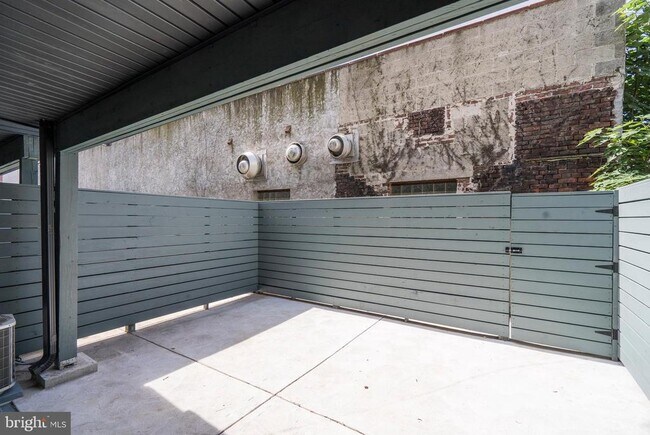 Building Photo - 1430 Clymer St