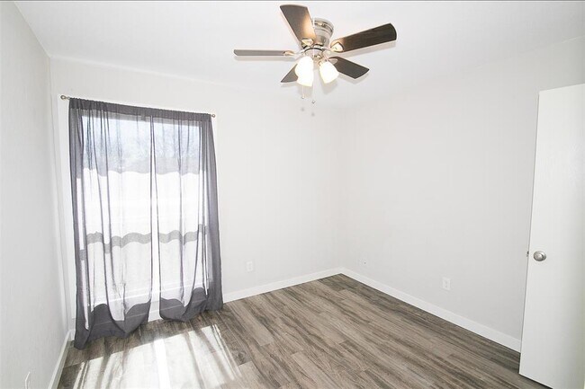 Building Photo - 1505 Quail Valley Dr