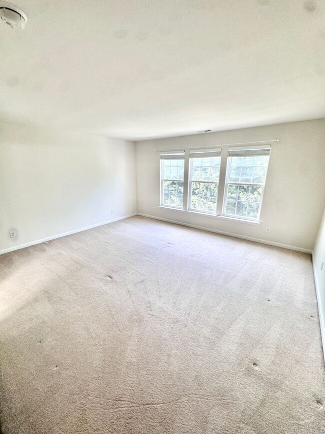 Building Photo - THREE BEDROOM/2.5 BATH TOWNHOME located in PARKLAND School District!