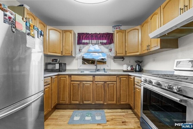 Building Photo - 360 Gorge Rd