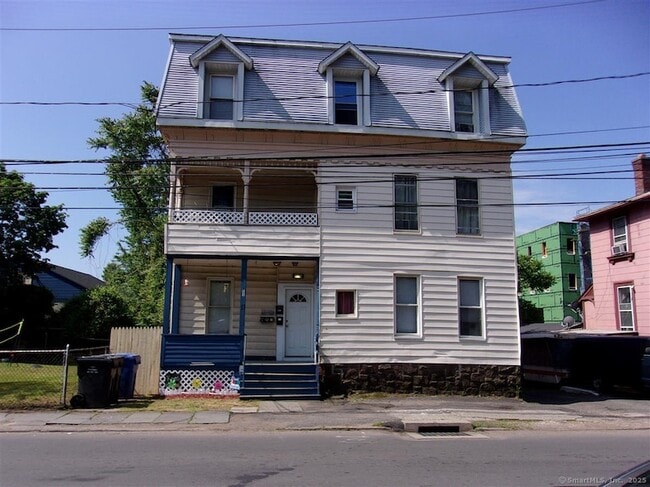 Primary Photo - 11 Camp St