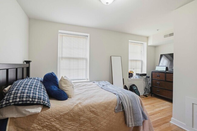 Building Photo - 520 S 4th St