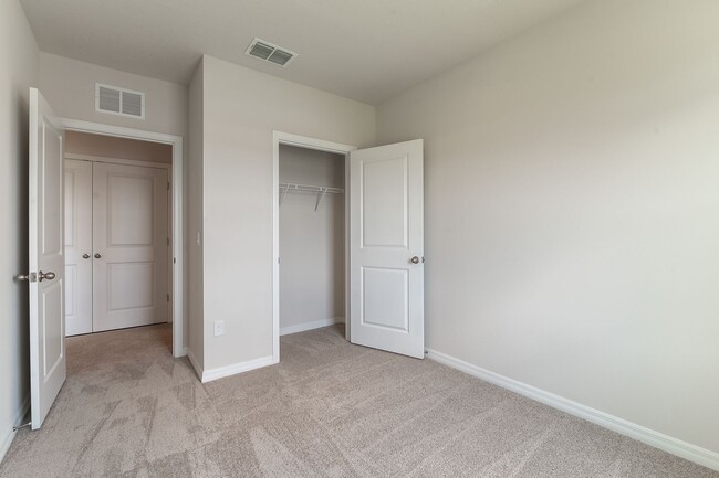 Building Photo - 3 Bedroom Townhome - Star Farms