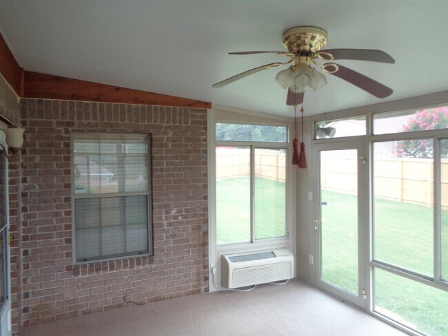 Building Photo - 5059 Silver Oak Dr
