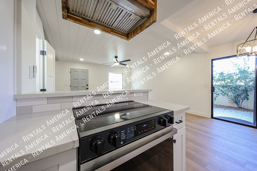 Building Photo - 8821 S 48th St