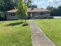 Building Photo - Charming 3 Bedroom, 3 Bathroom Ranch Home ...
