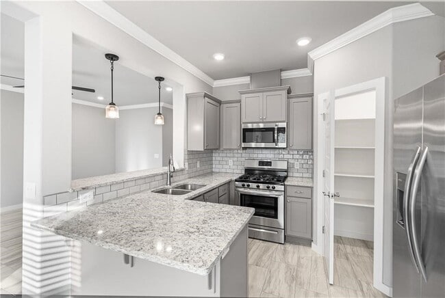 Building Photo - 410 Peach Ave