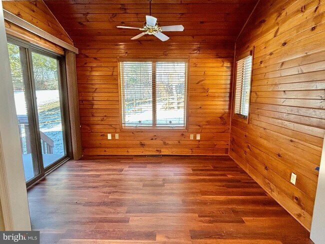 Building Photo - 498 Dean Dr