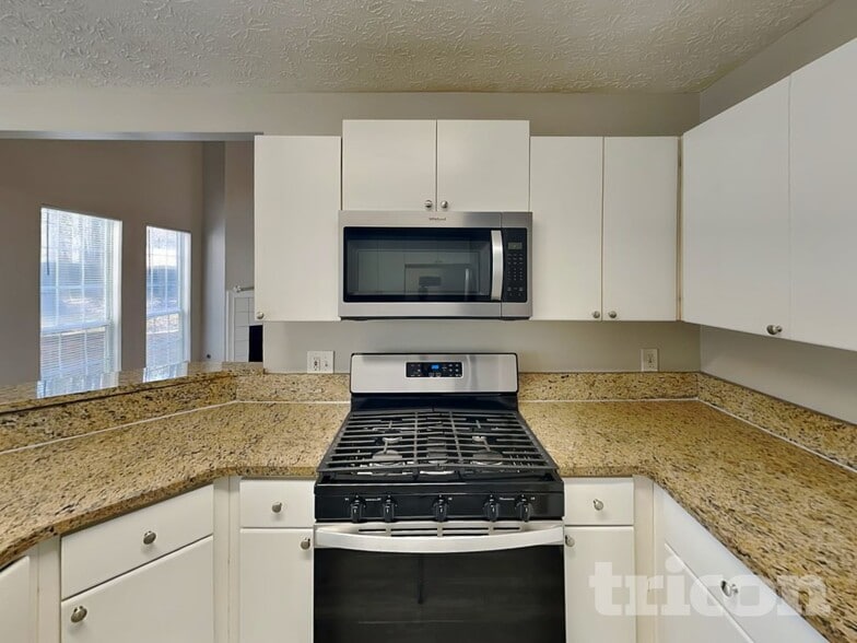 Building Photo - 55 Braelinn Creek Ct