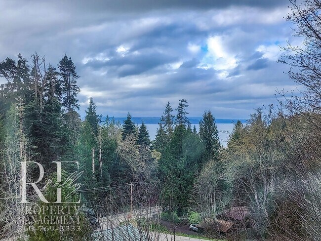 Building Photo - Light-Filled View Home with Vaulted Ceilings & Warm Wood Finishes