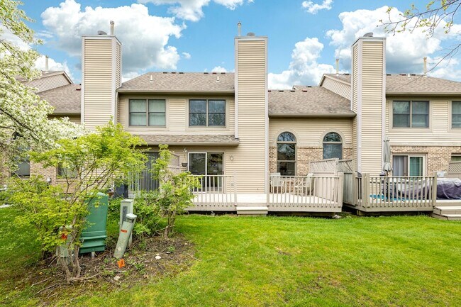 Building Photo - 45085 Horseshoe Dr