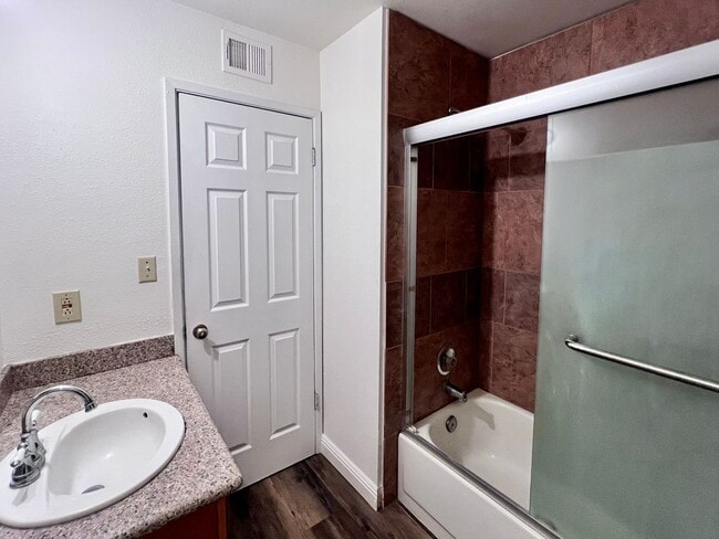 Building Photo - $2,250 Ashlan & Cornelia, 3 Bedroom House-...