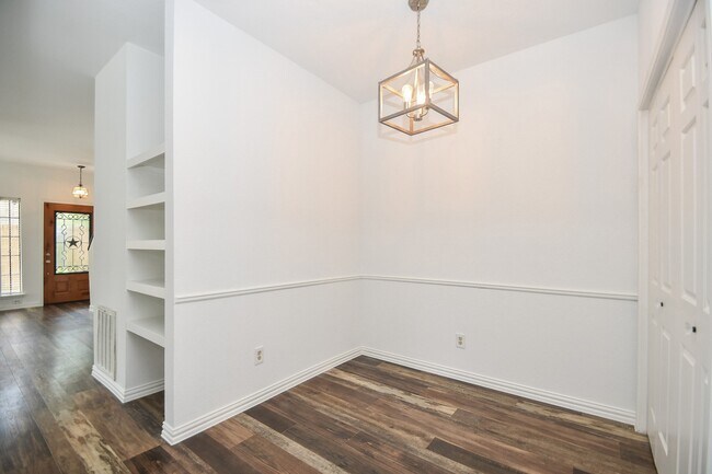 Building Photo - 718 Country Pl Dr