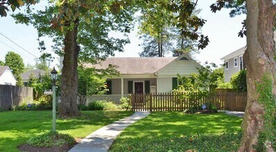 Building Photo - Sassy on Sangamore - 3 BED + 2 FB Av. Earl...