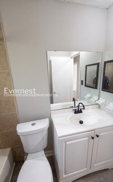 Building Photo - 596 Crestmont Ct