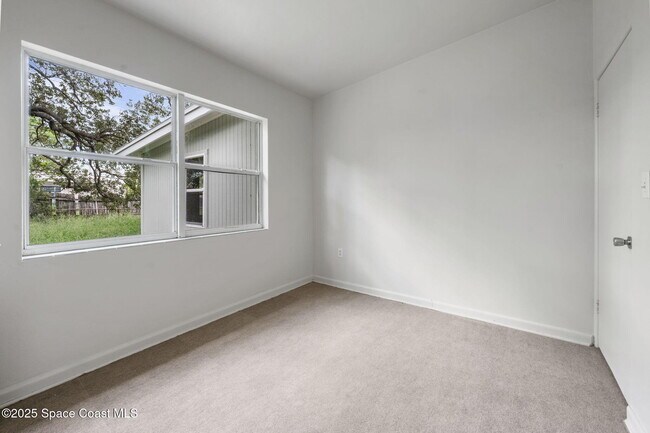 Building Photo - 418 N Fiske Blvd