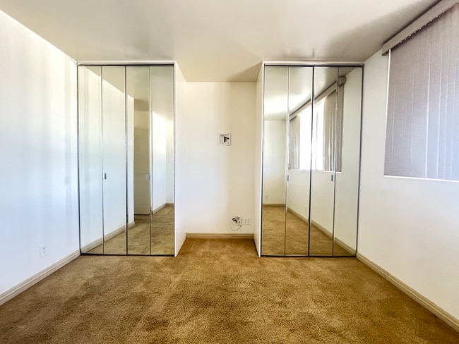 Building Photo - Available Now! 2 Bedroom, 2 Bathroom Riverside Penthouse with Views!