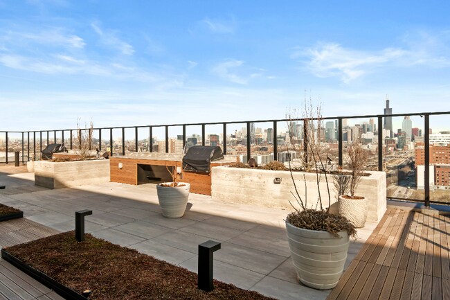 Building Photo - 503 S Damen Ave