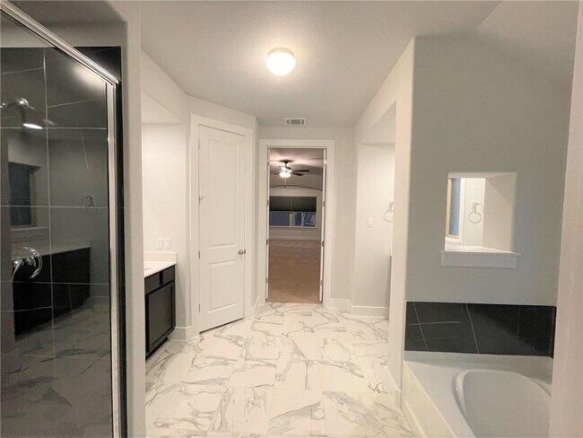 Building Photo - 248 Tanda Ln