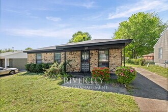 Building Photo - SECTION 8 WELCOMED!!!! A NEWLY RENOVATED BEAUTY !!!!