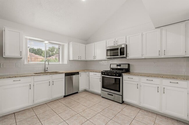 Building Photo - 7019 Yardley Dr