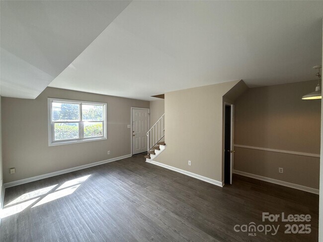 Building Photo - 1613 N Sharon Amity Rd