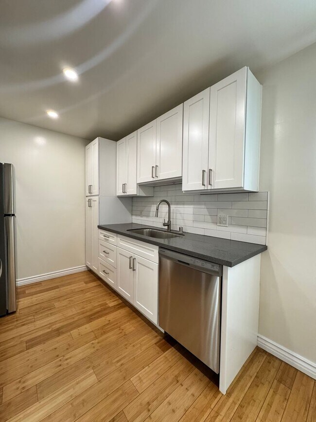 Interior Photo - 4327 Inglewood Blvd