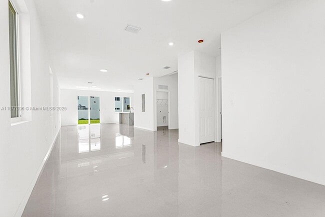 Building Photo - 22485 SW 125th Ave