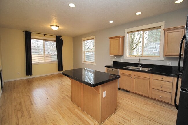 Building Photo - 7123 SE Brooklyn St