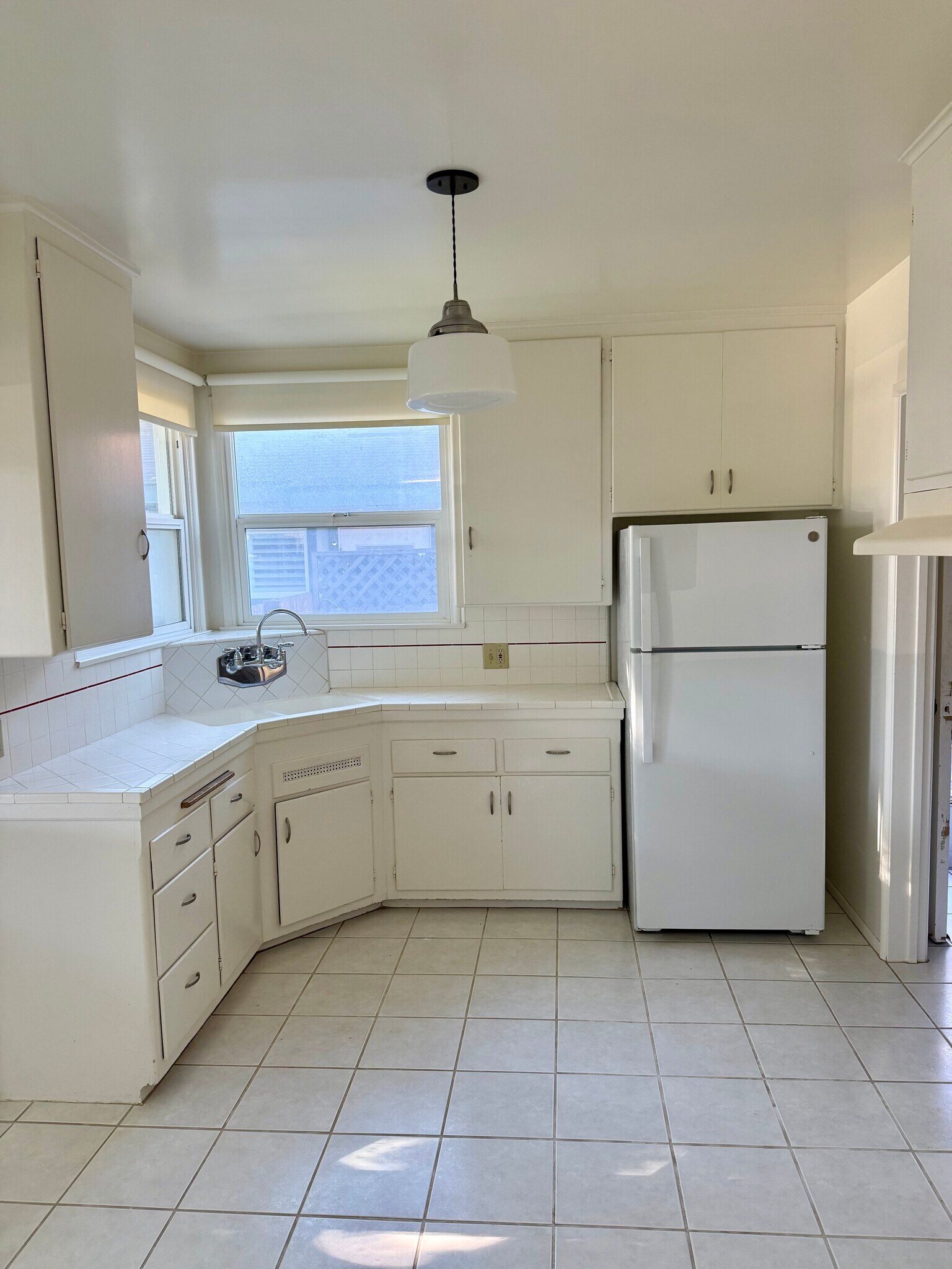 Building Photo - 2401 Oak St