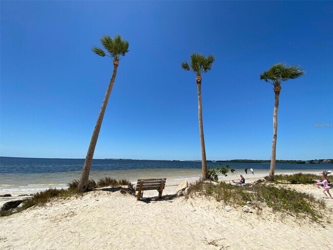 Building Photo - 654 Windrush Bay Dr