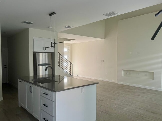 Building Photo - 7511 Cresta Bella St